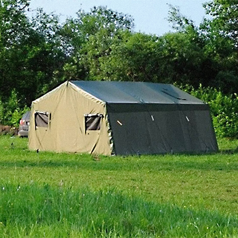 Стандартные армейские палатки в Гаджиево